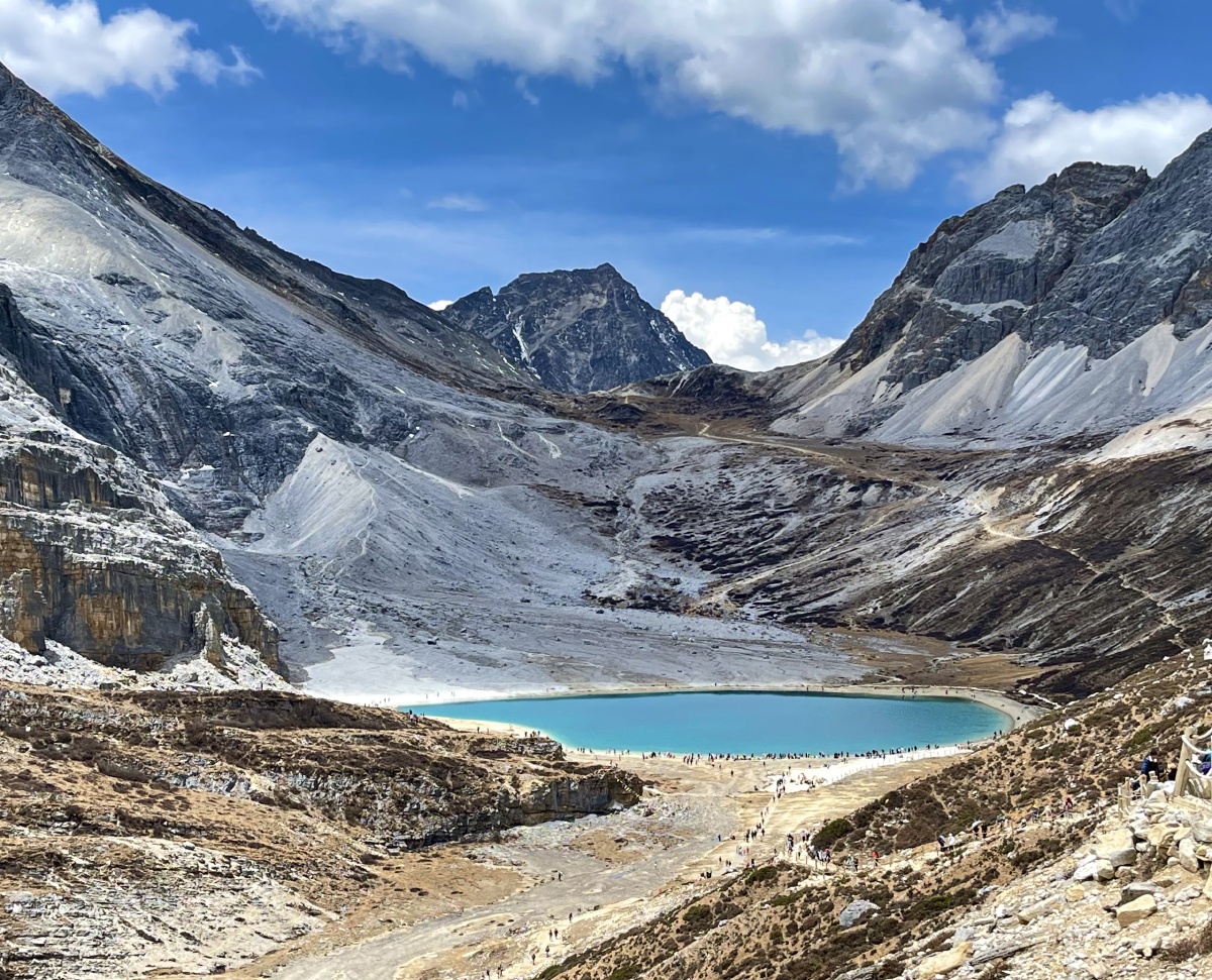 稻城亚丁央迈勇神山牛奶海五色海
