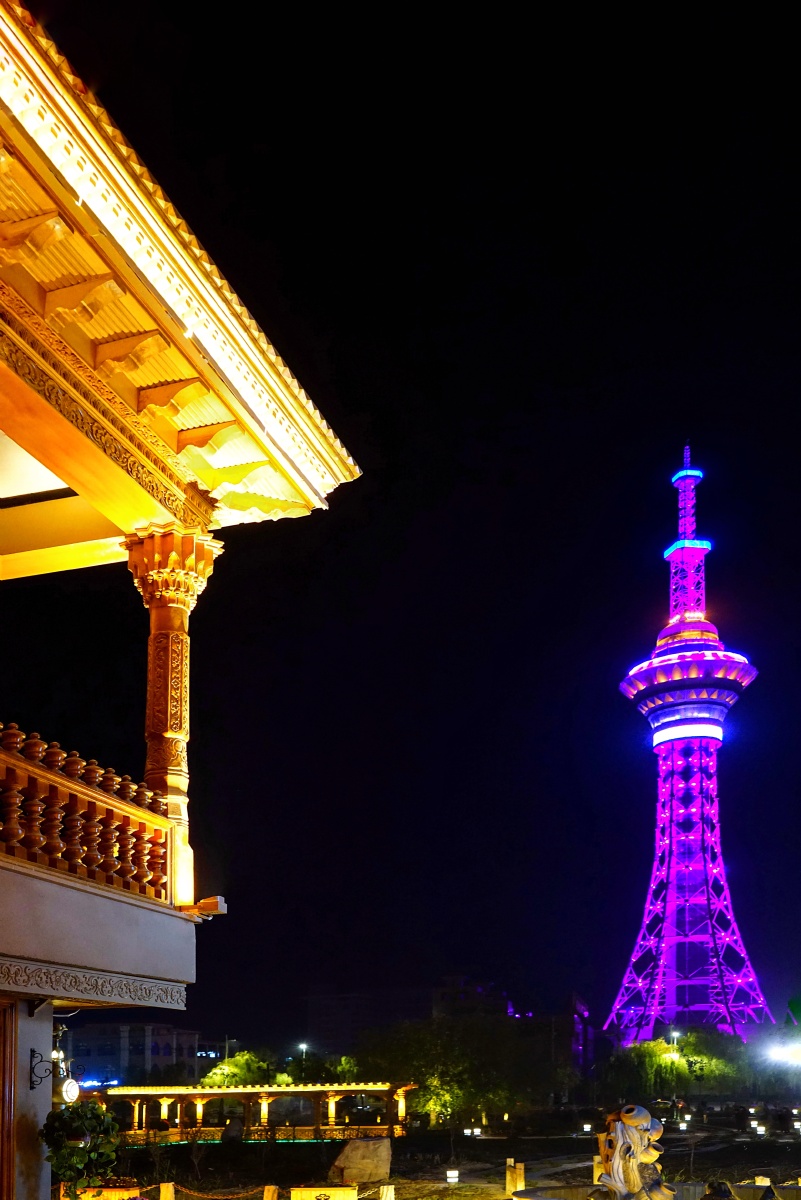 10月初冬时节新疆喀什古城的夜晚