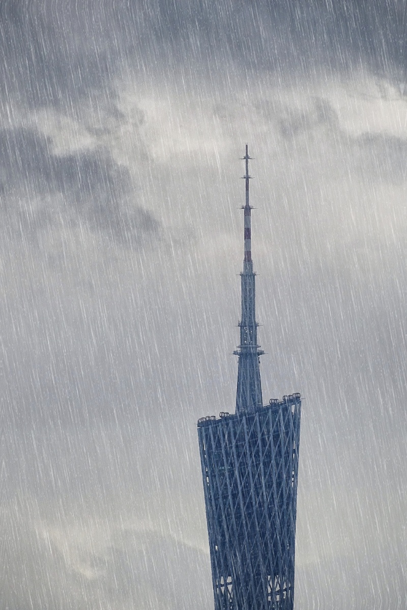 雨中的广州塔