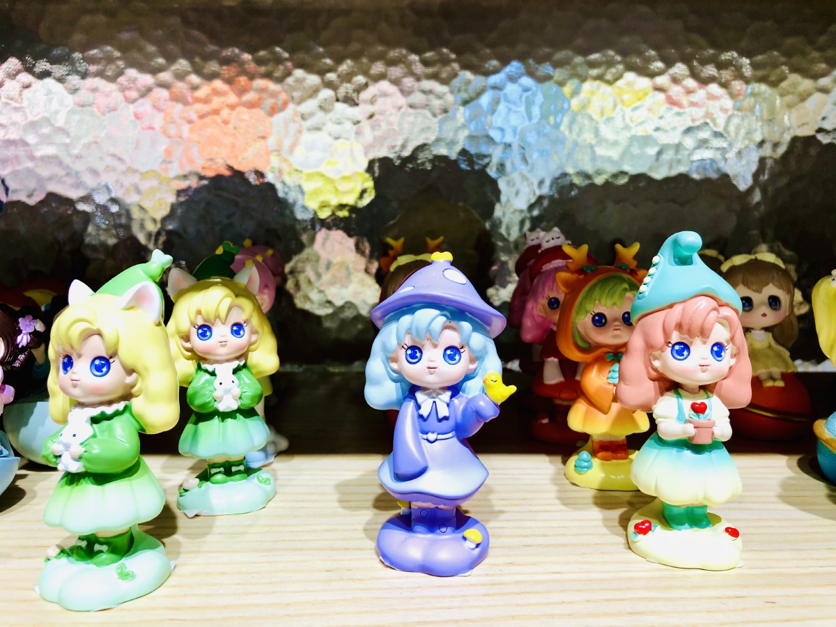 盲盒儿童玩具造型色彩摆放纪实