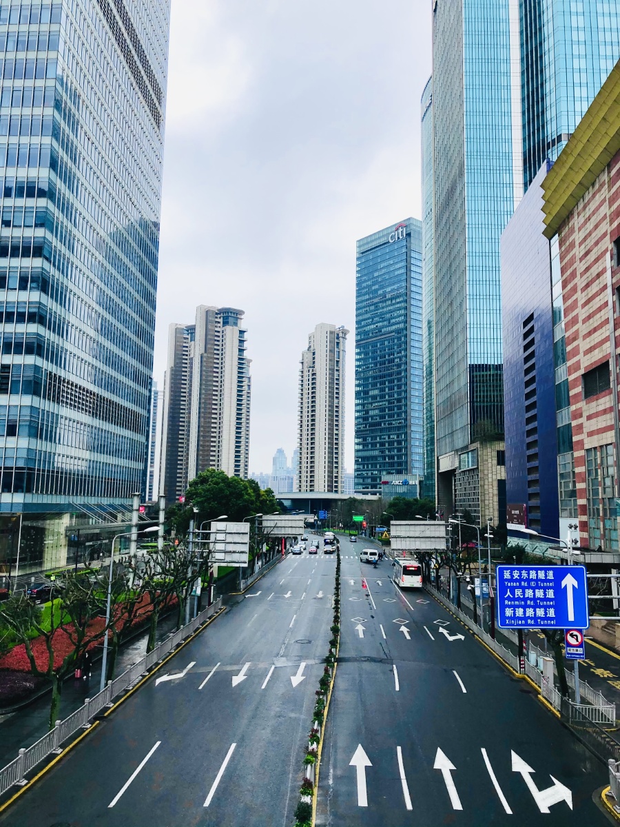 今日陆家嘴建筑交通车人色彩环境纪实街拍