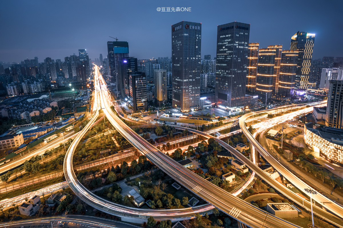 武汉岳家嘴立交