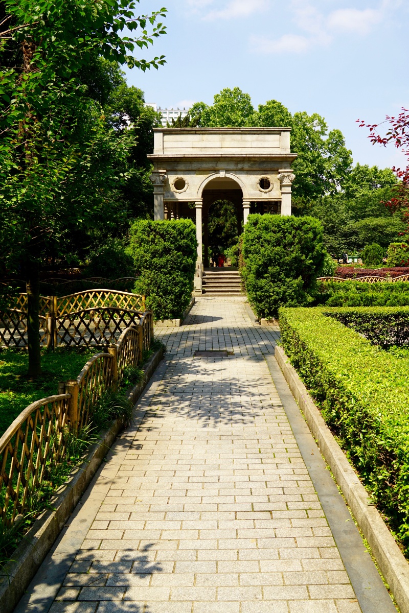 武汉市中山公园里的文物保护老建筑四顾轩