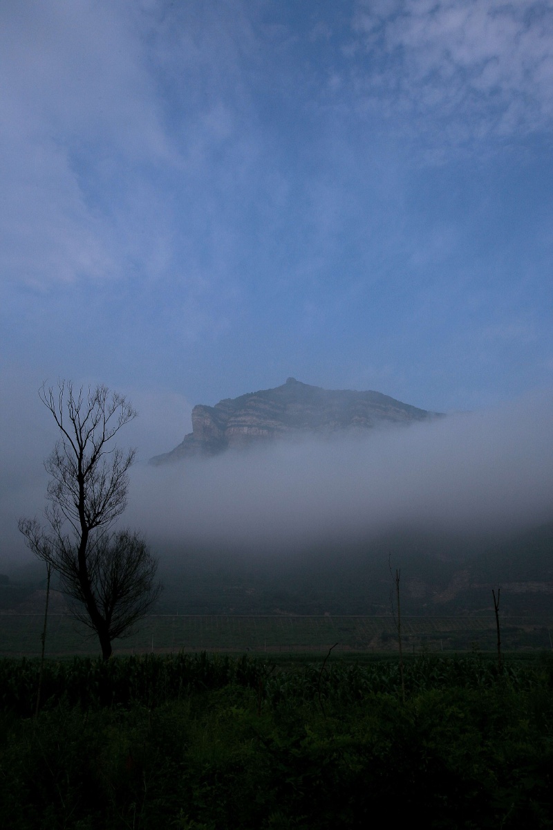 雾锁奶头山拍摄于去左权十字岭途中