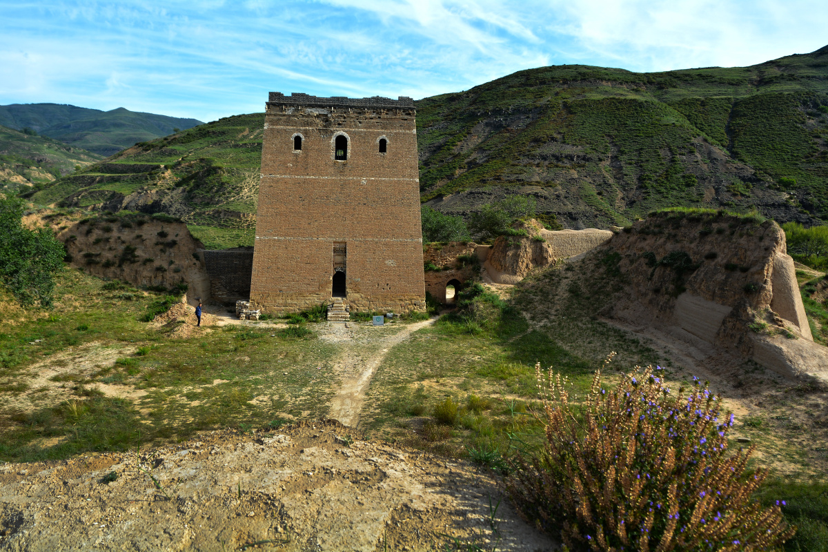 山西省左云县明长城遗址镇宁箭楼(1) - 何宏亚 - 图虫