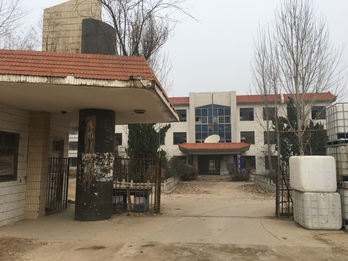 城乡交通的便利条件竟然让农村乡镇更加空心化山东郓城第三中学荒废多