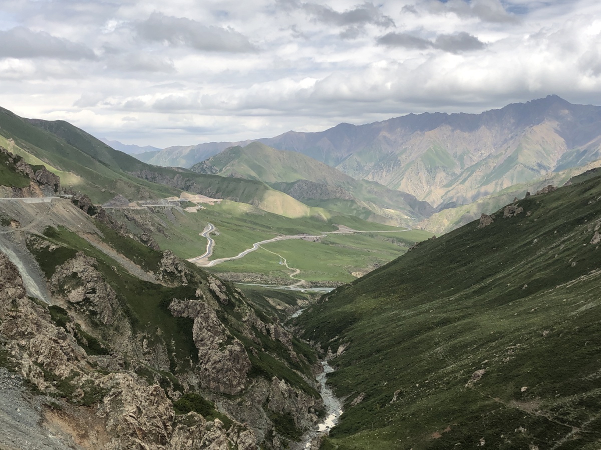 祁连山峡谷海拔4180