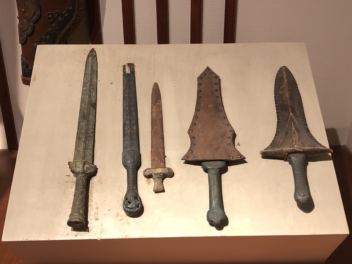 江苏淮安市博物馆古代兵器刀枪剑戟斧钺钩叉土炮