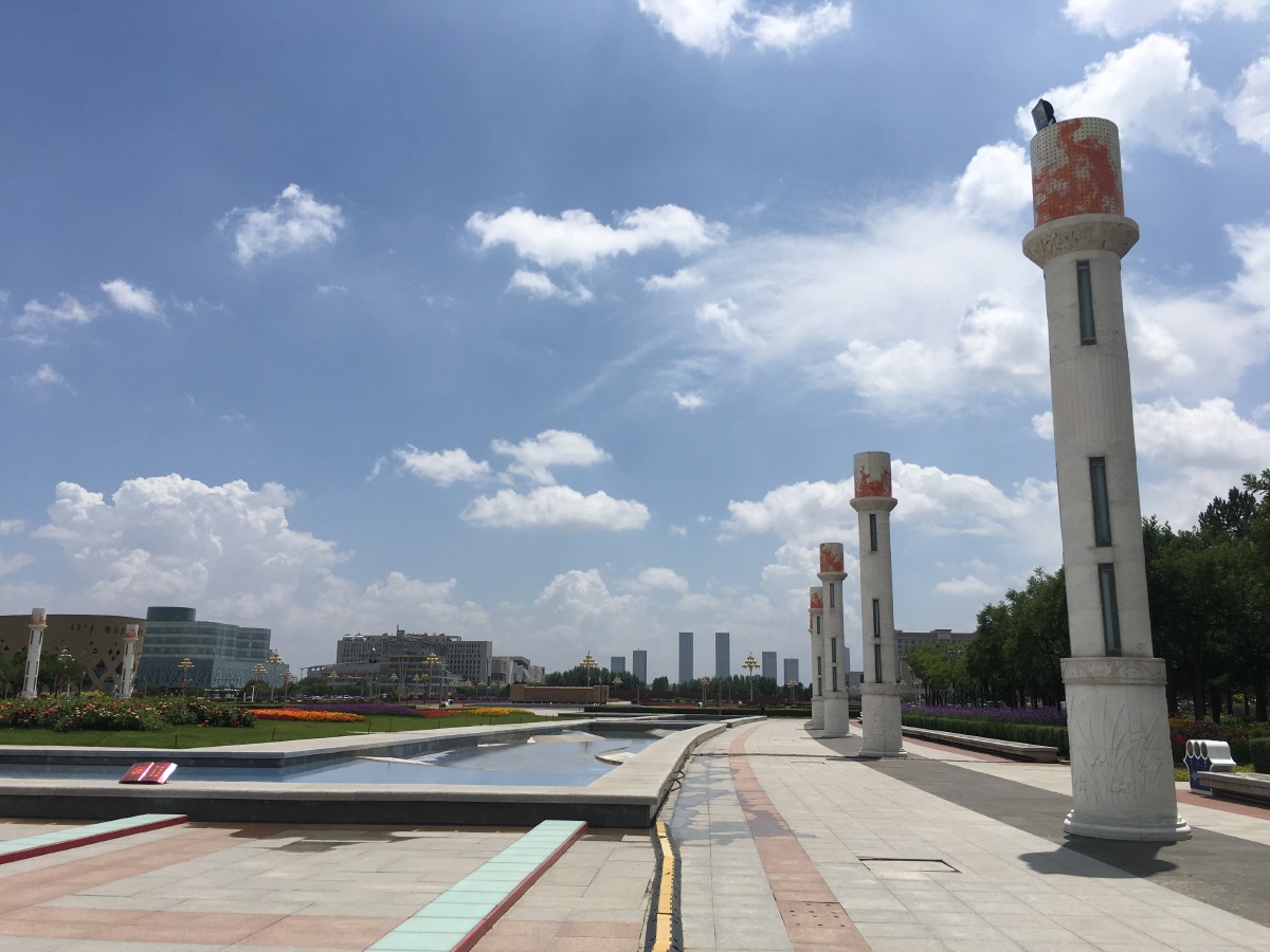 内蒙古鄂尔多斯康巴什新区呼能商业中心市政广场