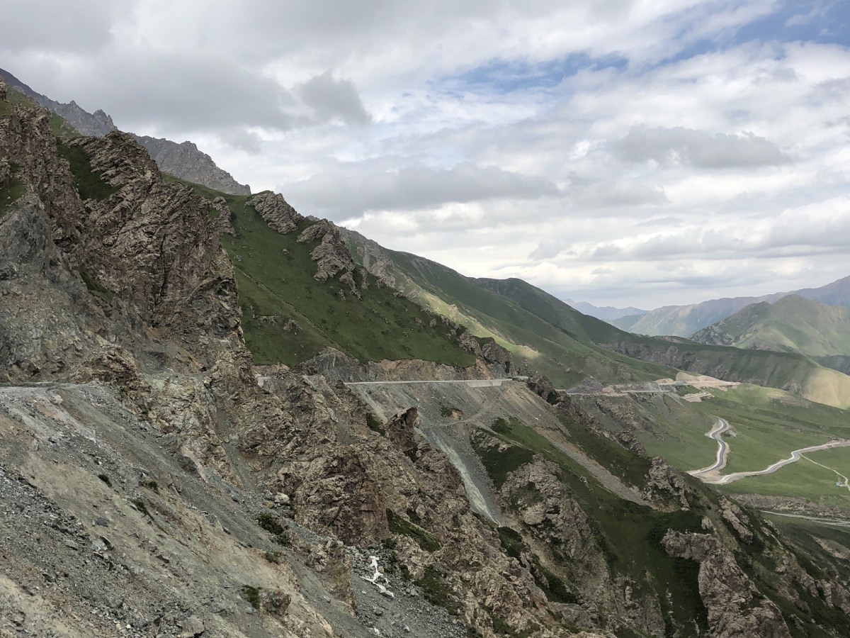 祁连山峡谷海拔4180