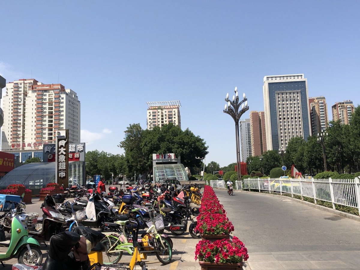 这说明新疆各地都取得了巨大成就伊犁哈萨克自治州奎屯奎屯市区奎屯市