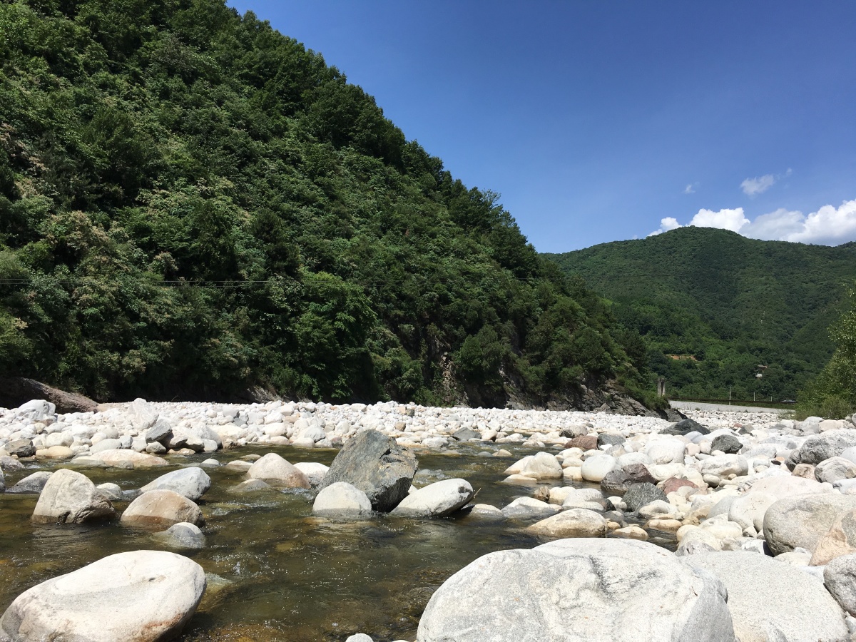 陕西省太白县鹦鸽镇白云峡民俗村这里处在秦岭深处处处都是风景真正的