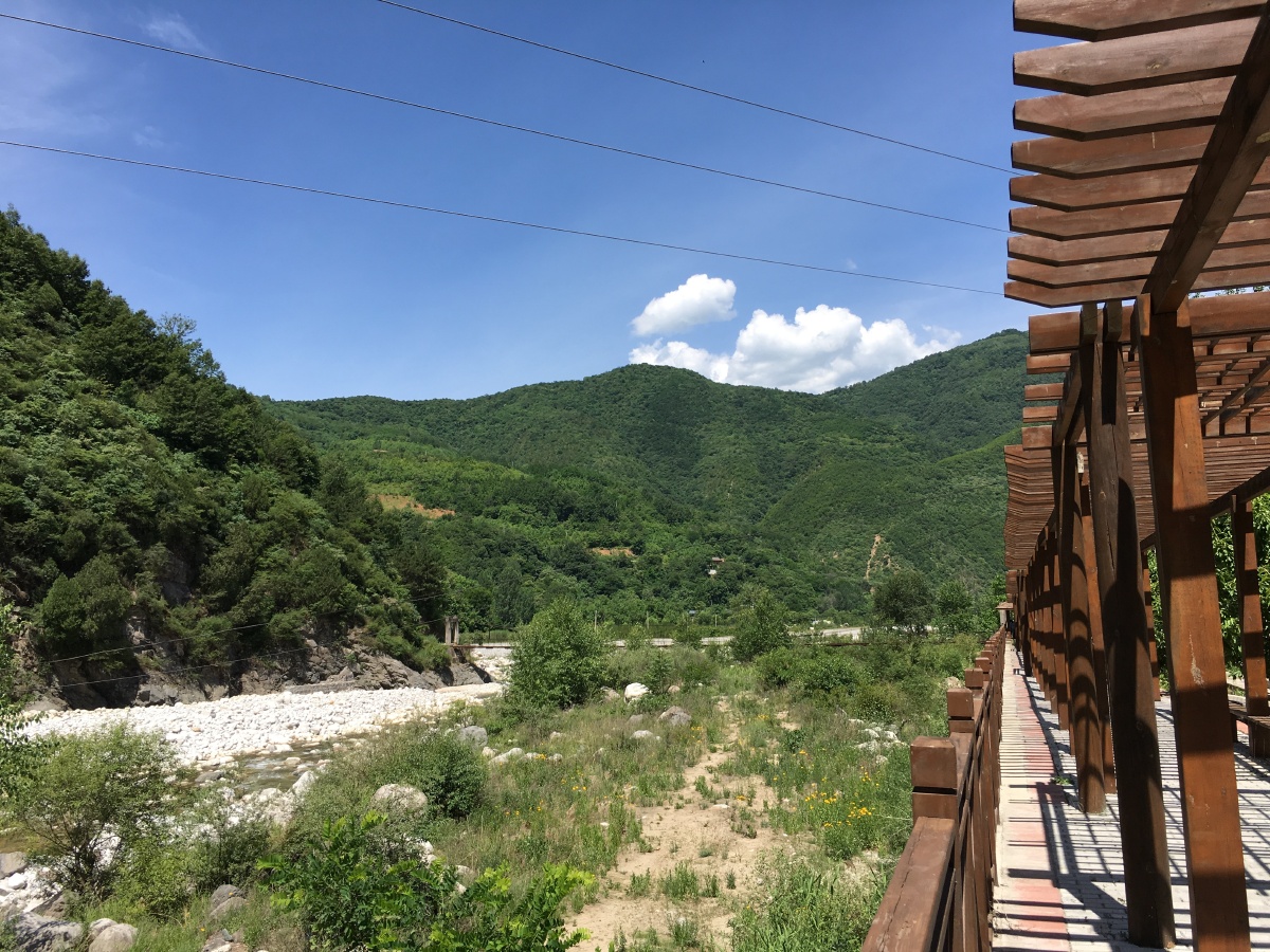 陕西省太白县鹦鸽镇白云峡民俗村这里处在秦岭深处处处都是风景真正的