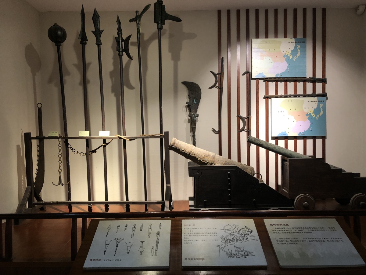 江苏淮安市博物馆古代兵器刀枪剑戟斧钺钩叉土炮
