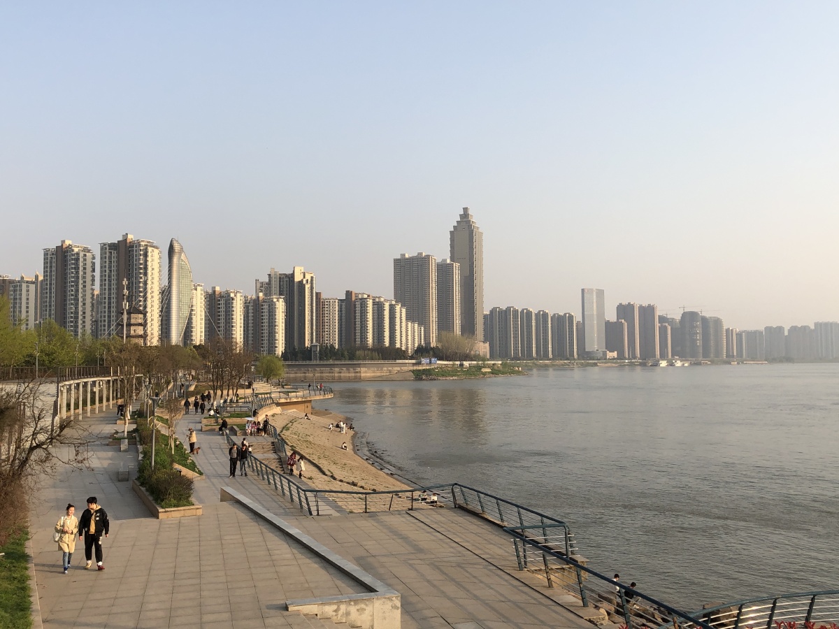 滨河城市安徽芜湖市长江边上的城市