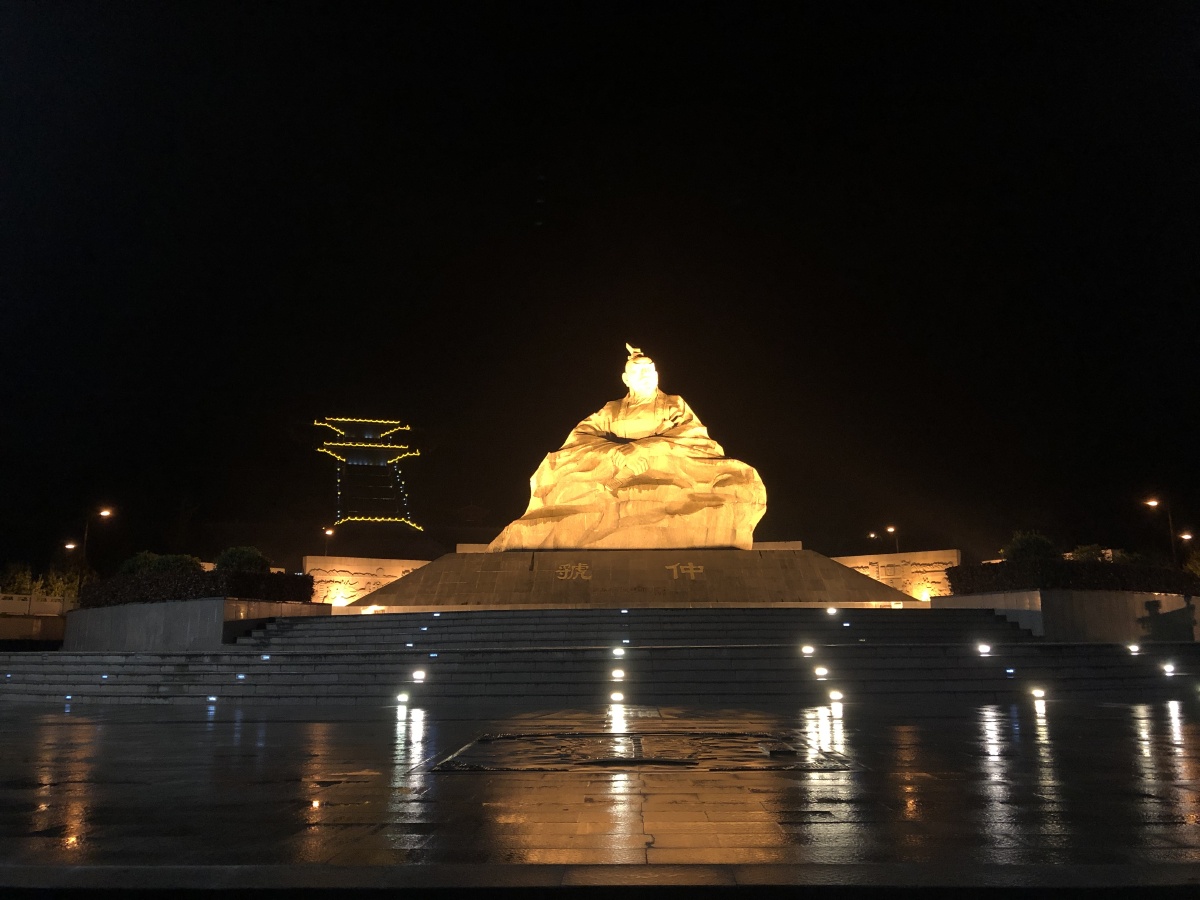 虢仲雕塑夜景陕西宝鸡市陈仓区西虢文化广场