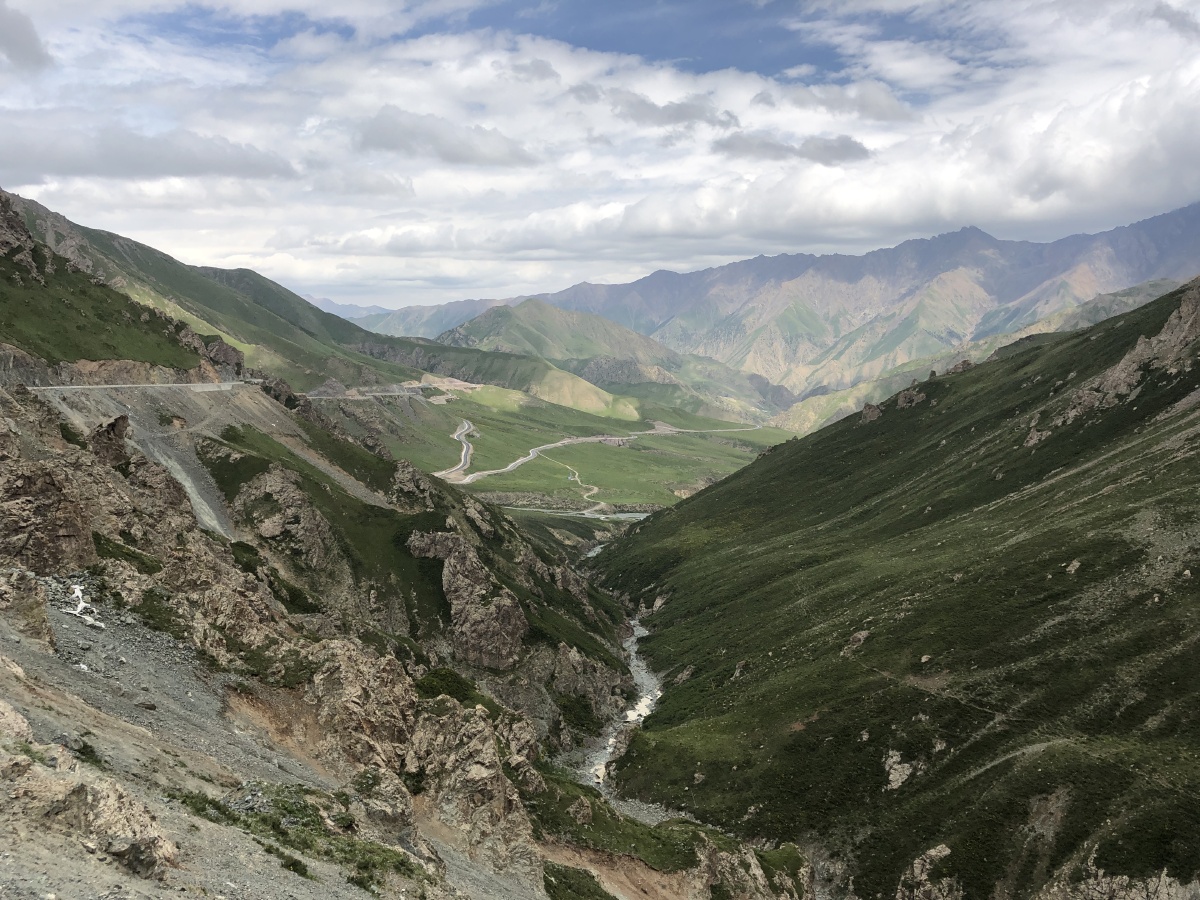 祁连山峡谷海拔4180