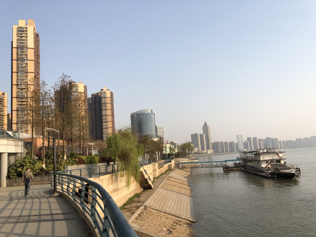 滨河城市安徽芜湖市长江边上的城市