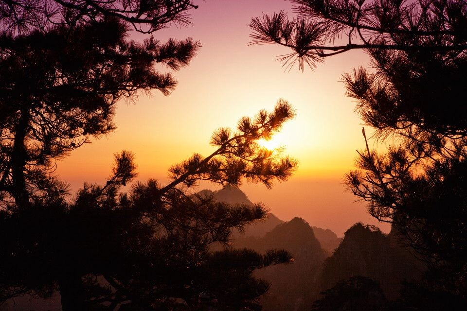 黄山日出<br />
