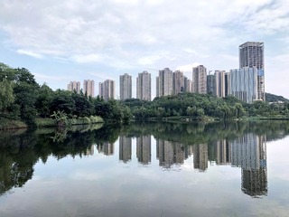 163050