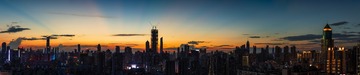 彩霞映江城