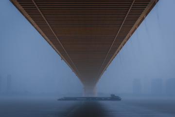 雾锁杨泗港