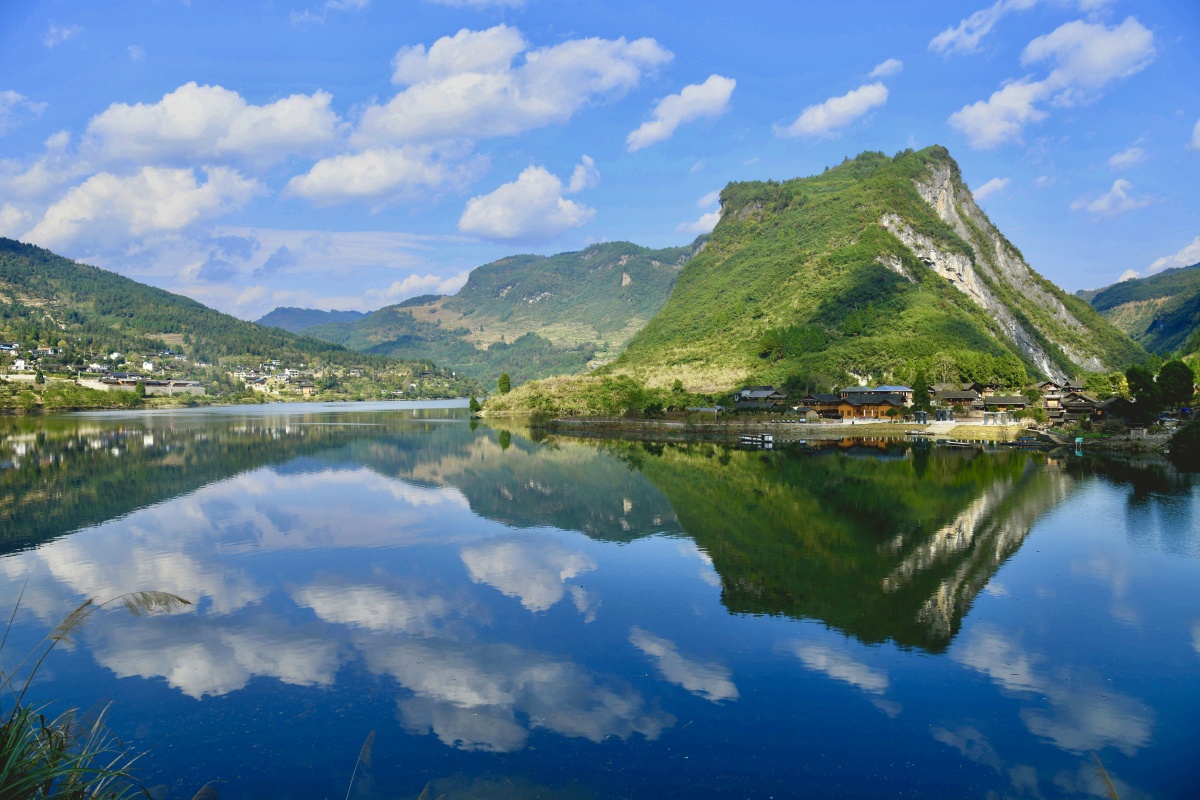 湘西的天空之镜酉水河畔的沙湾村