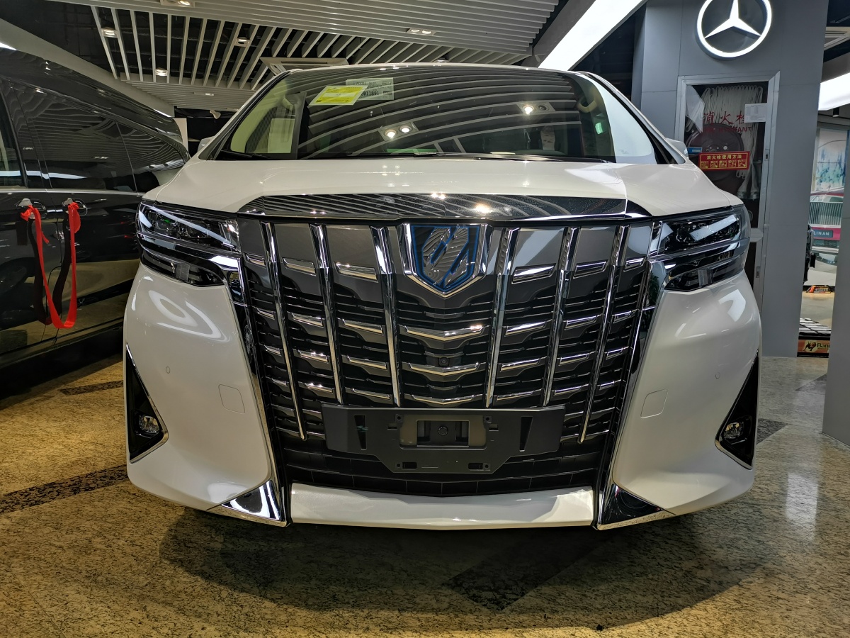 网红高端商务保姆车丰田埃尔法