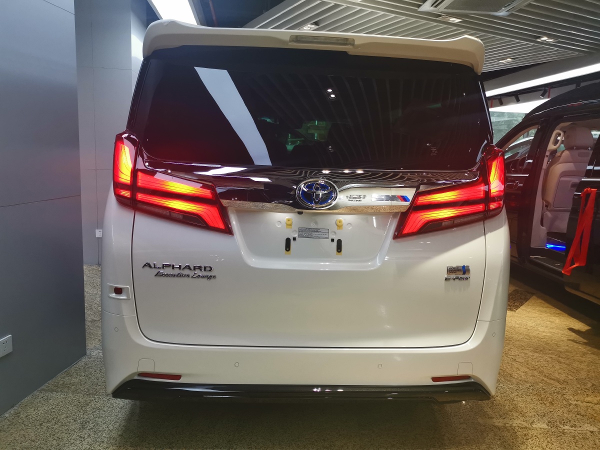 网红高端商务保姆车丰田埃尔法