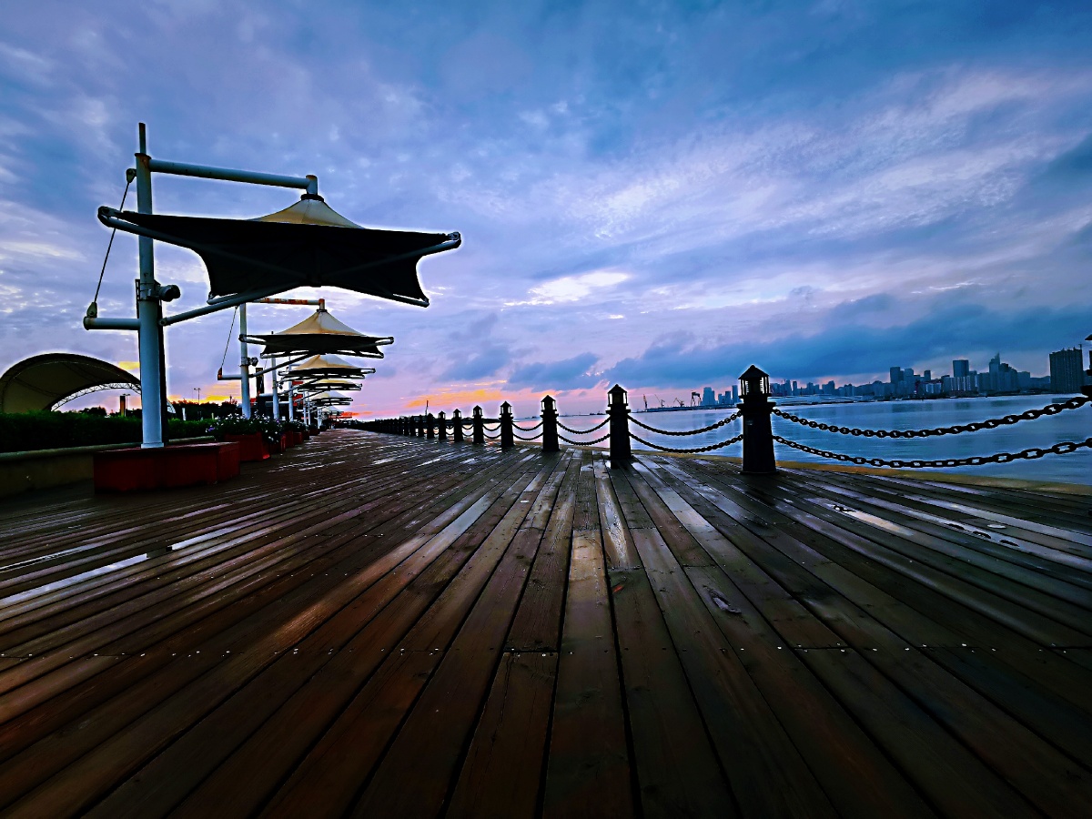 唯美晨光2020825日5时左右手机摄于大连甘井子区钻石湾