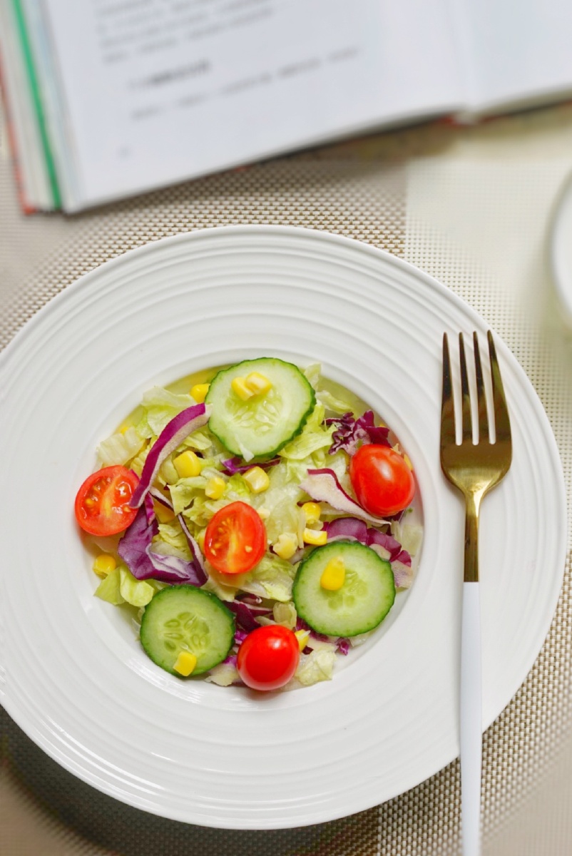 蔬菜沙拉快乐早餐低脂美味健康每一天