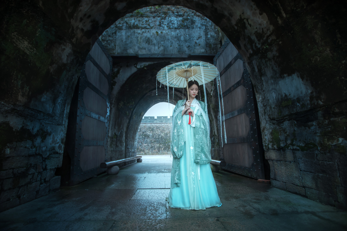 身是红尘雨中客,愿有执伞并肩人～～你又喜欢哪一句呢