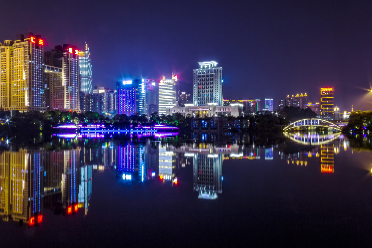 南宁民歌湖夜景