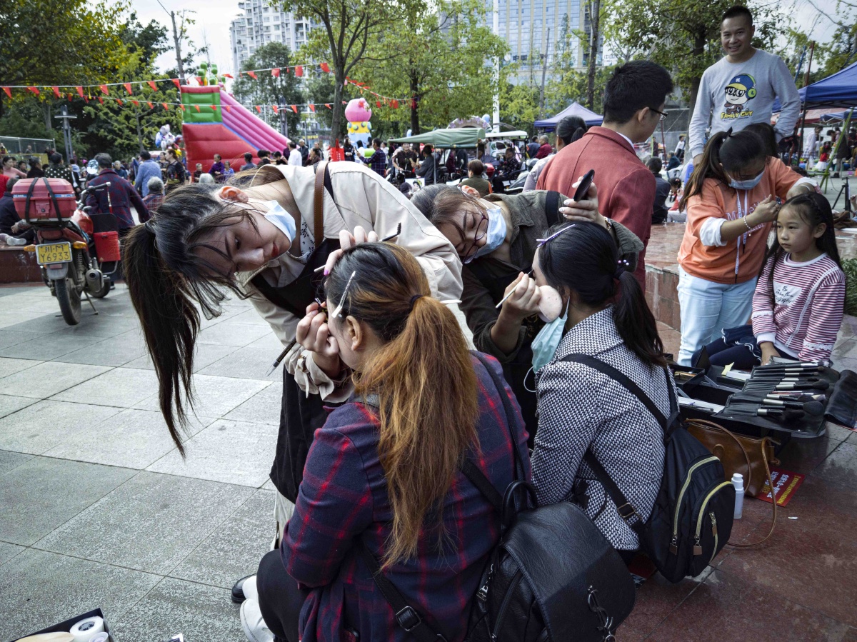 街头公益化妆组图