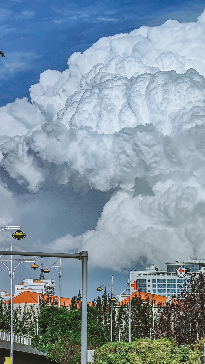 夏日的积雨云 - 御风yf