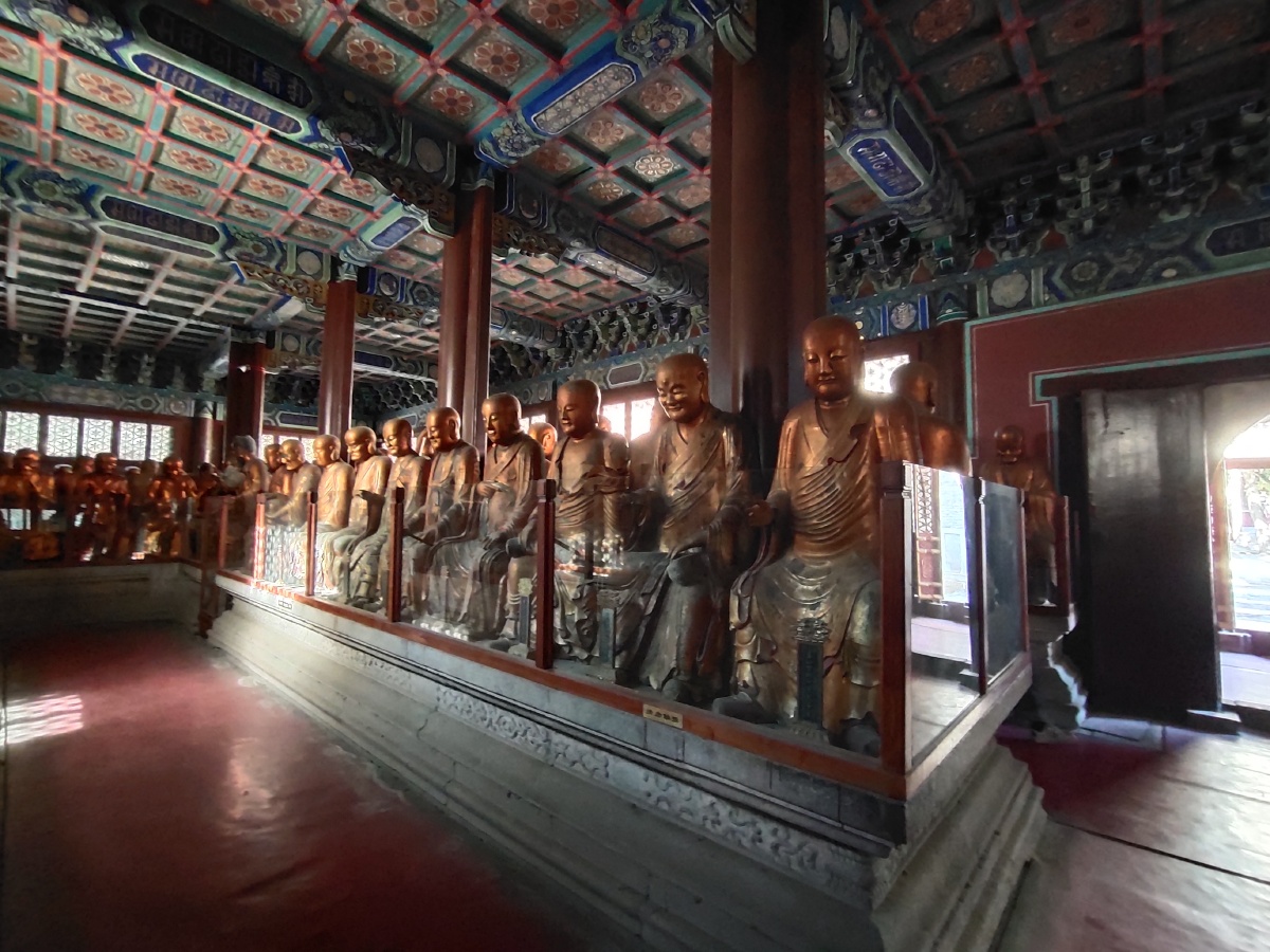 香山碧云寺五百罗汉堂塑像群各个栩栩如生惟妙惟肖是国内不可多得的