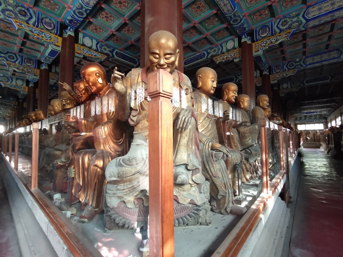 香山碧云寺五百罗汉堂塑像群各个栩栩如生惟妙惟肖是国内不可多得的