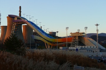 48051