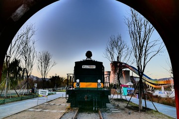 48054