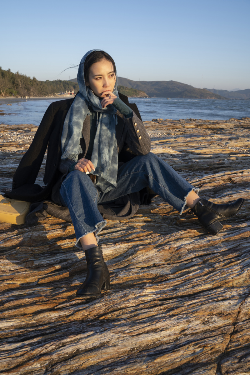 模特:洋洋凌晨4点,外边一片漆黑,虽然是南方,12月的海边还是很冷.