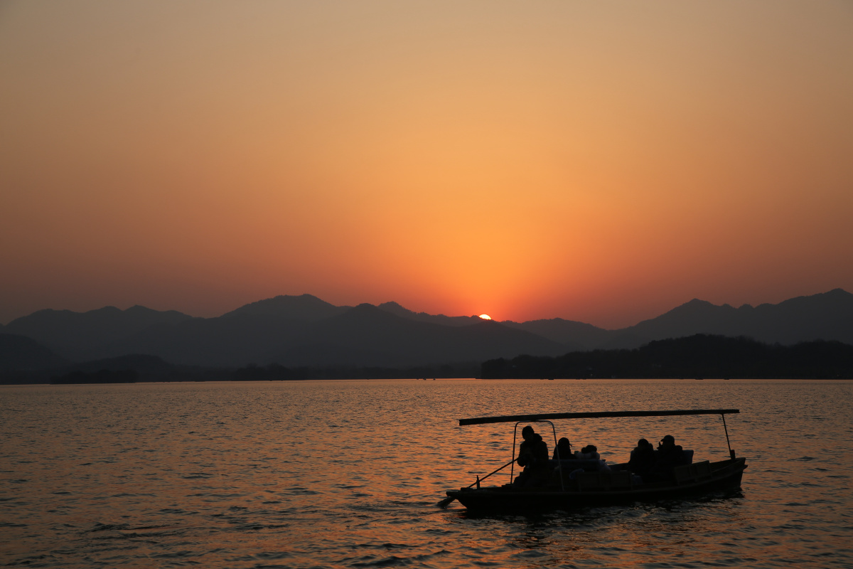 西湖夕阳西下