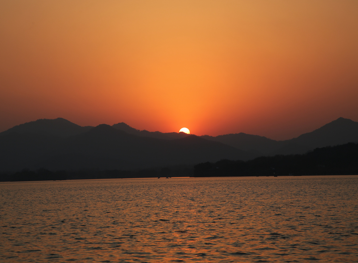 西湖夕阳西下