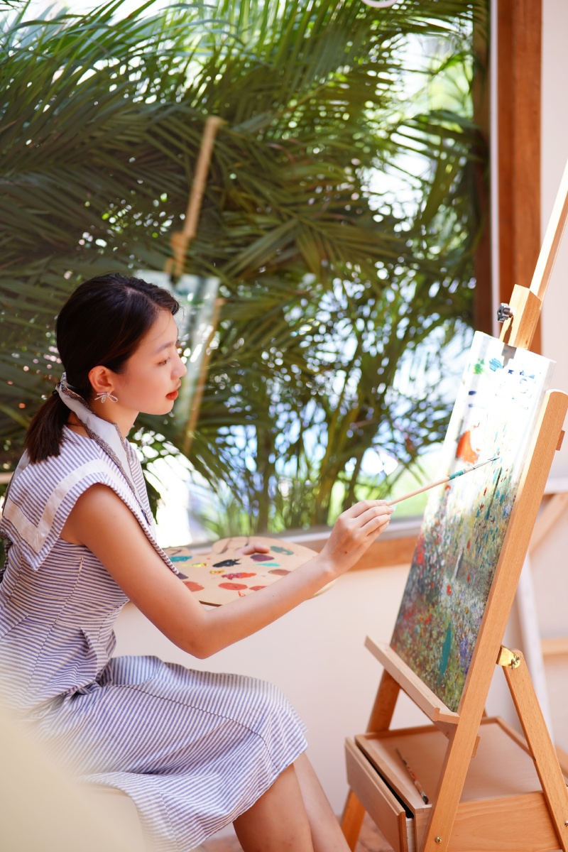 美女画家也爱笑