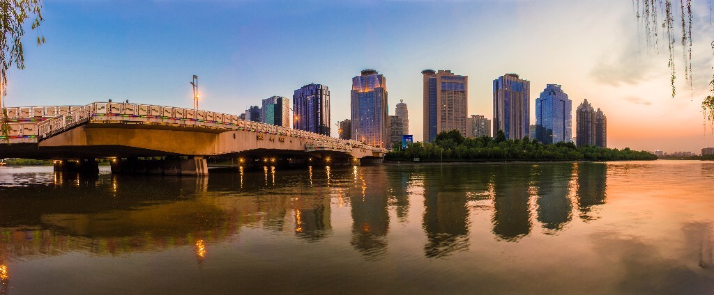 郑州市郑东新区，只要你善于发现，总能找到特别的角度，拍摄出不一样的美。