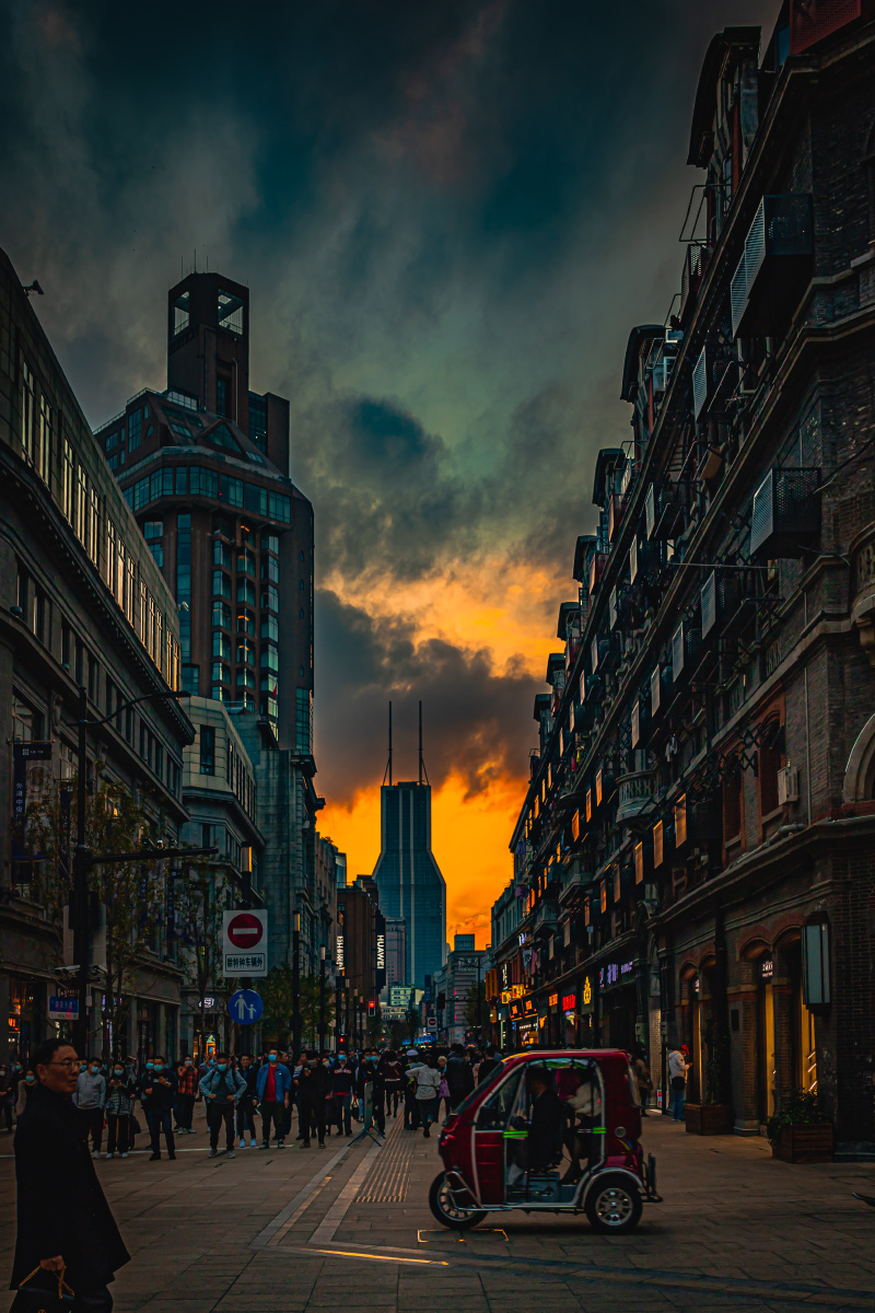 南京路步街东拓段的黄昏