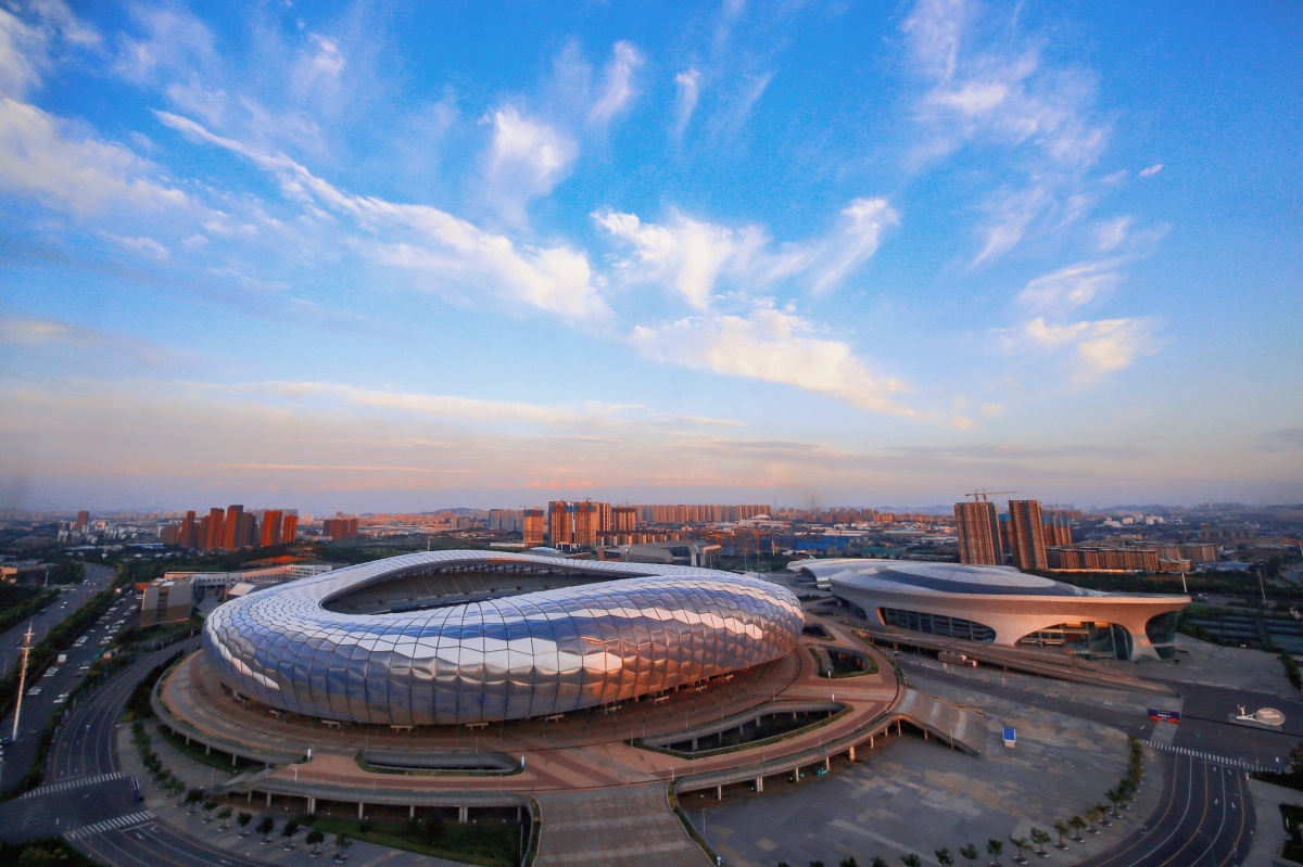 大连体育中心体育场