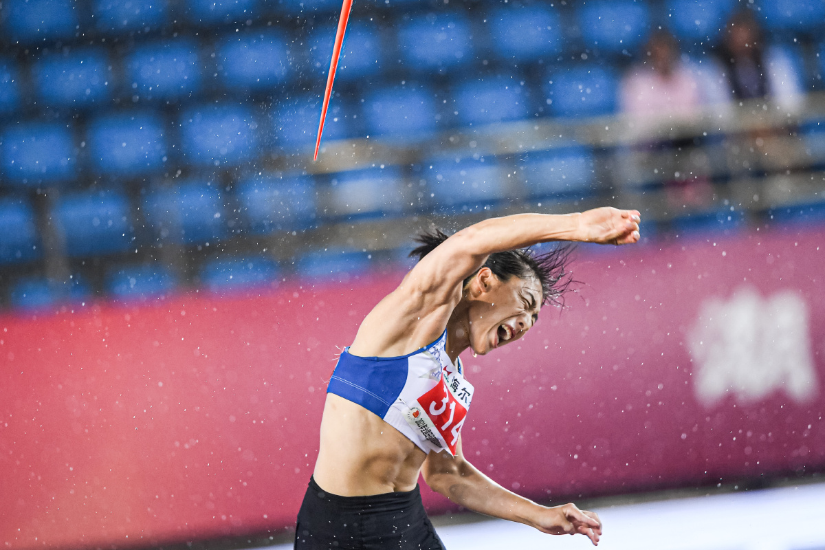 奋力一投标枪女王吕会会奥运会冲呀