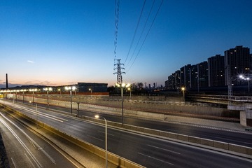 路桥华灯初上