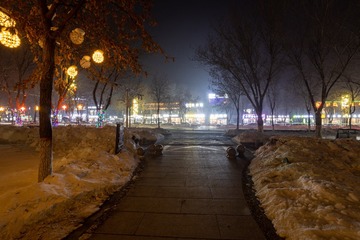 黑夜冰雪街道