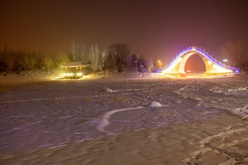 雪下拱桥